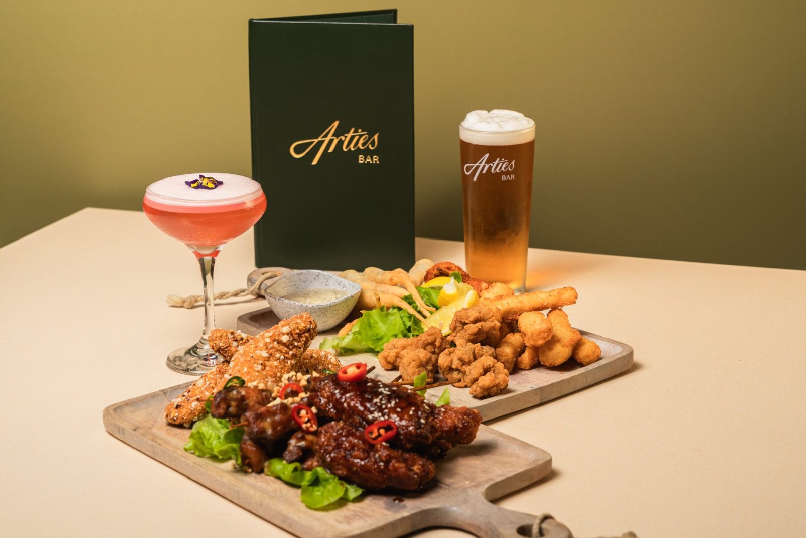 Food and drinks at Arties Bar